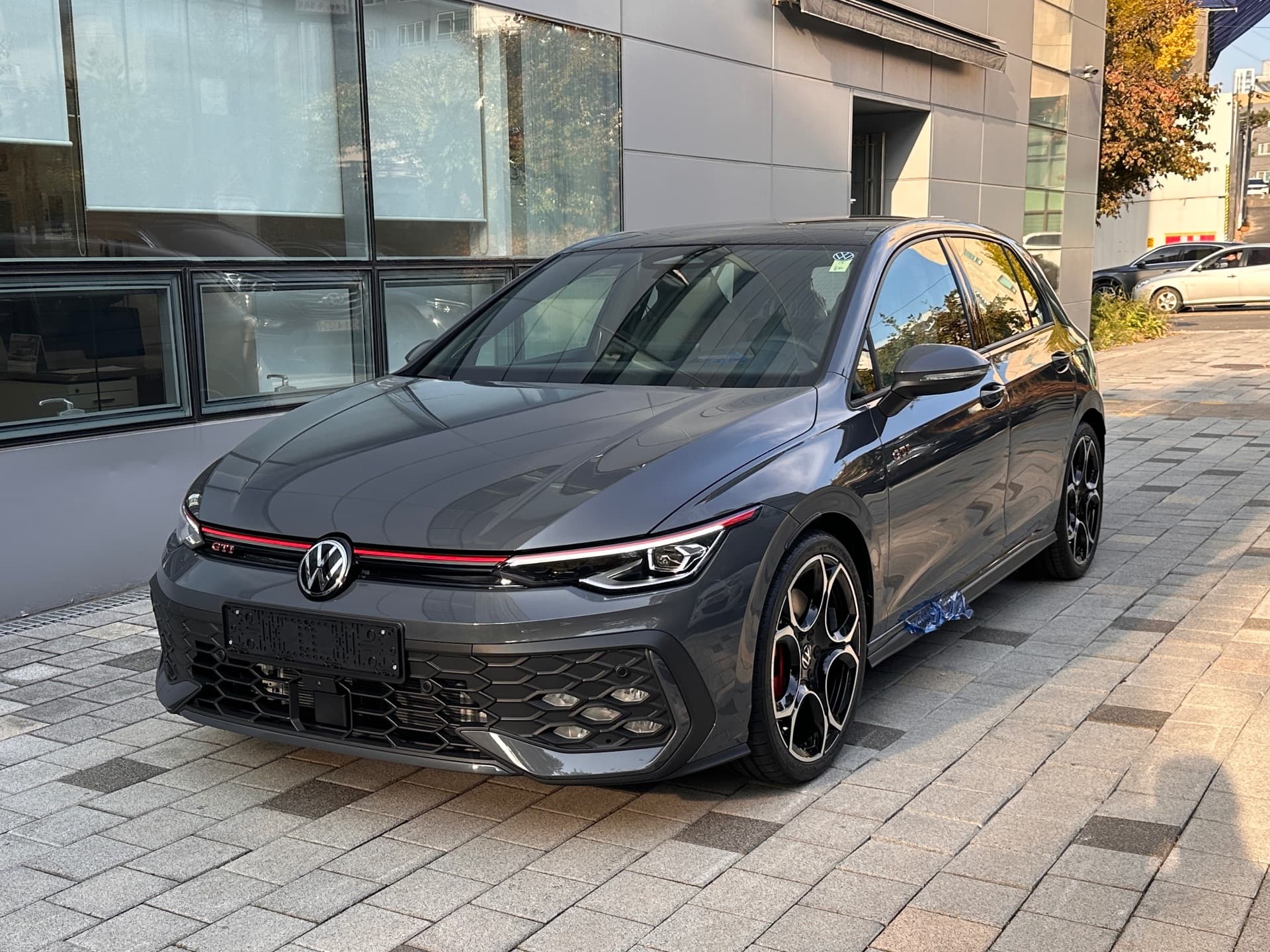 골프 돌핀 그레이 GTI 26년식 실물 사진