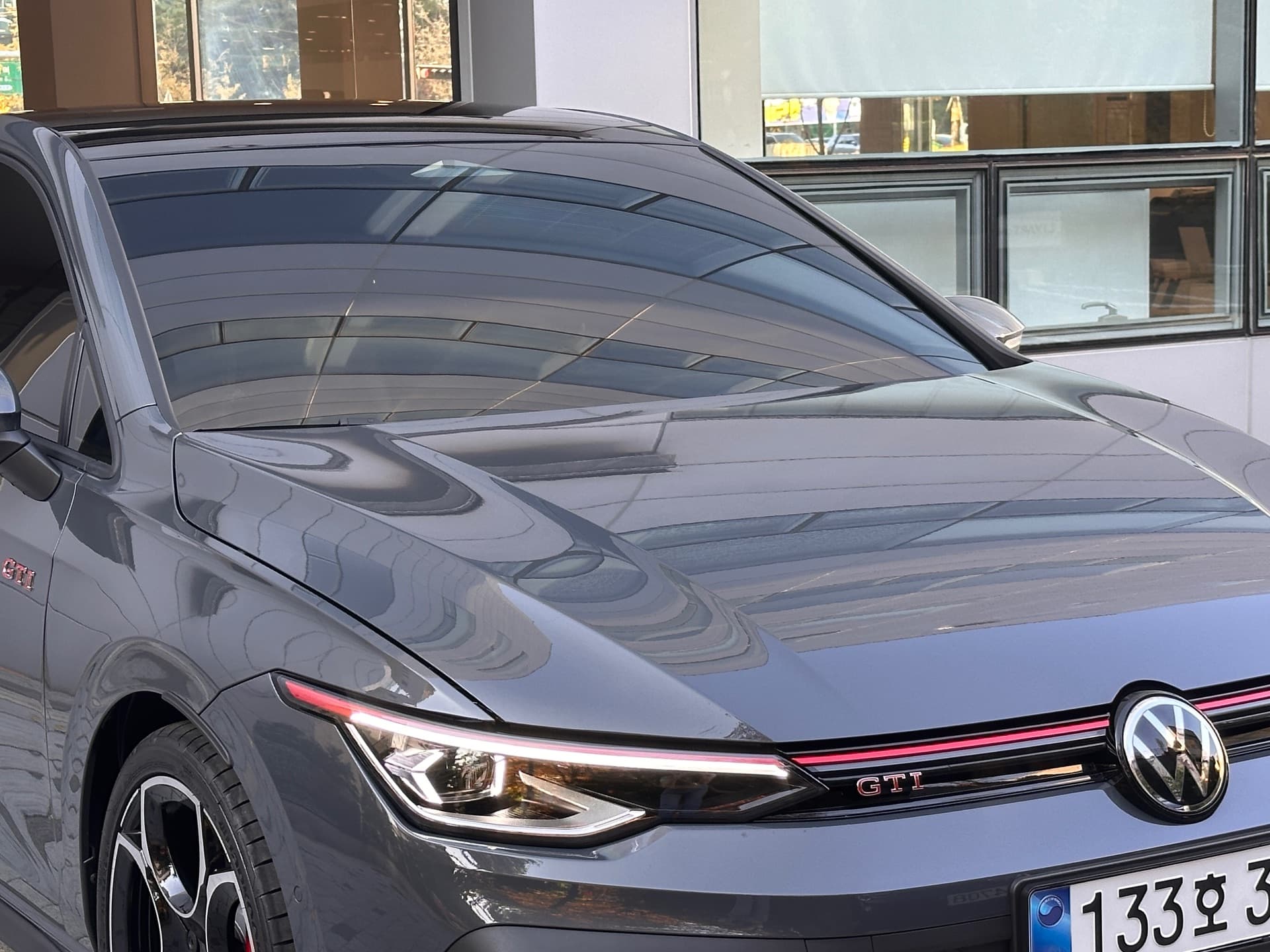 골프 돌핀 그레이 GTI 26년식 실물 사진