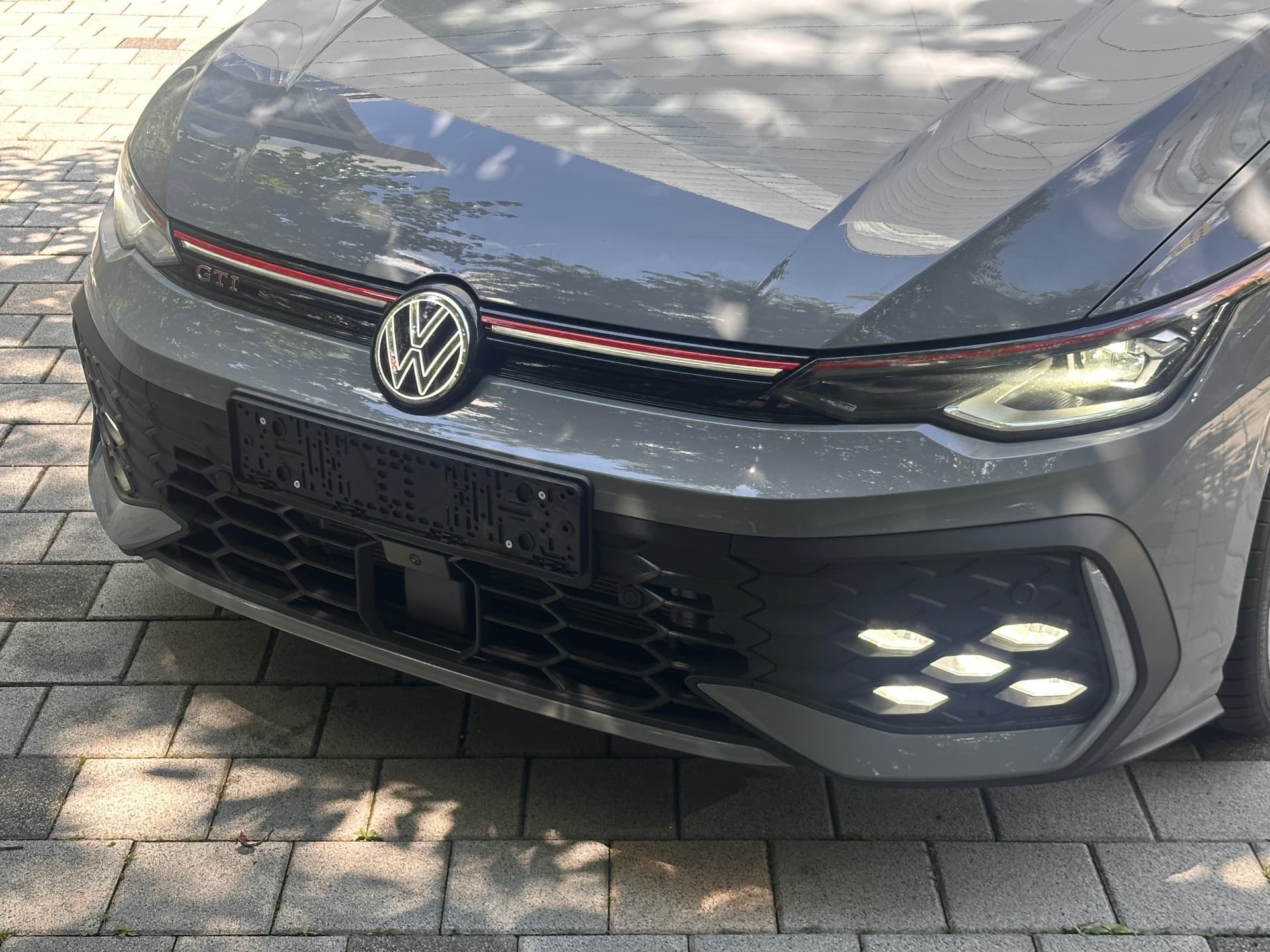 폭스바겐 골프 문스톤 그레이 GTI 2025년식 실물 사진 5장