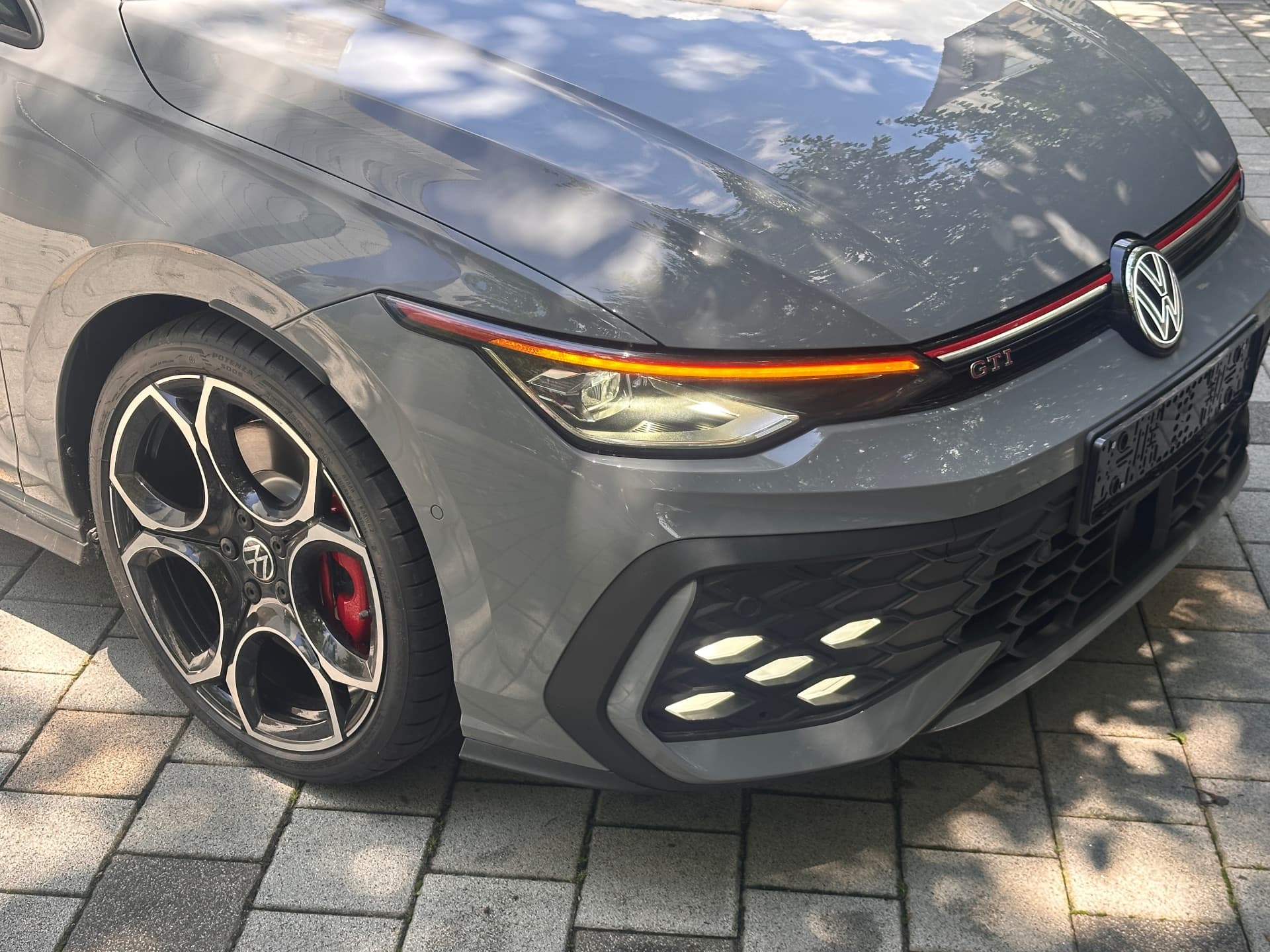 골프 문스톤 그레이 GTI 25년식 실물 사진