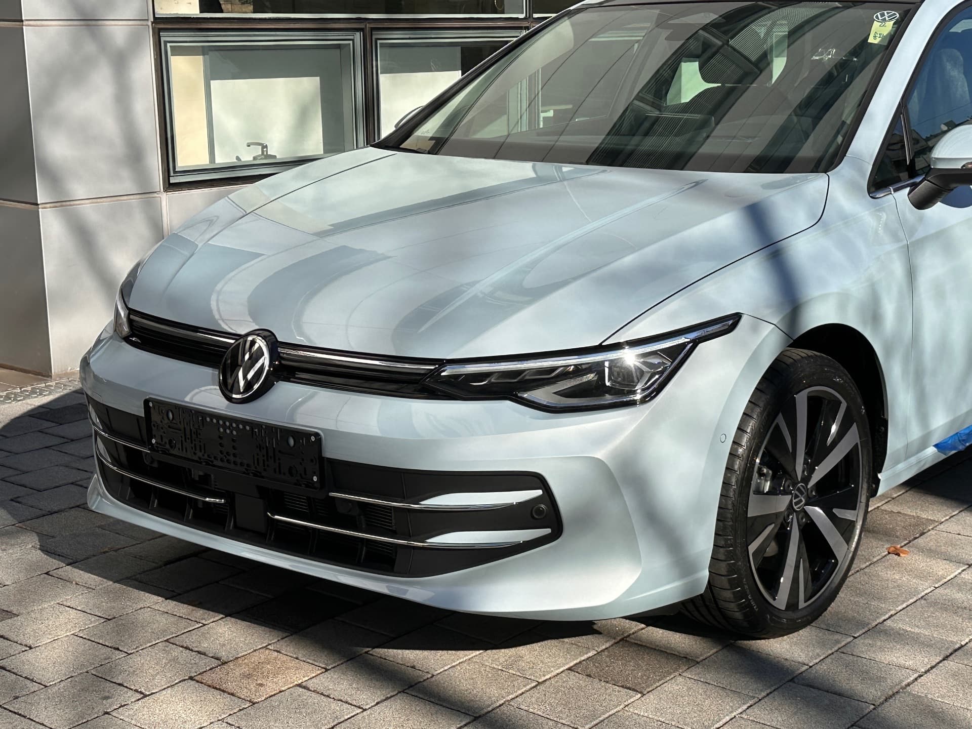 폭스바겐 골프 아이스 블루 TDI 프레스티지 2026년식 실물 사진 11장