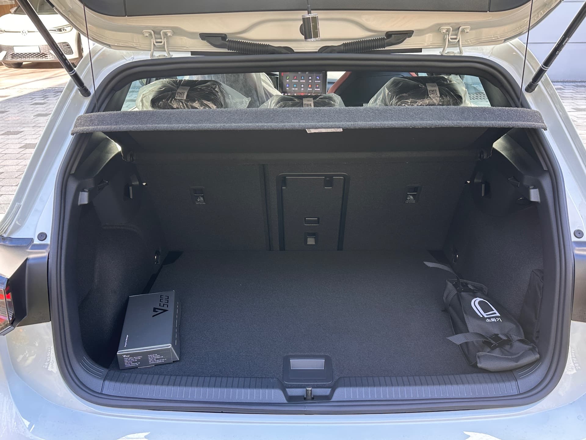 골프 퓨어 화이트 GTI 26년식 실물 사진