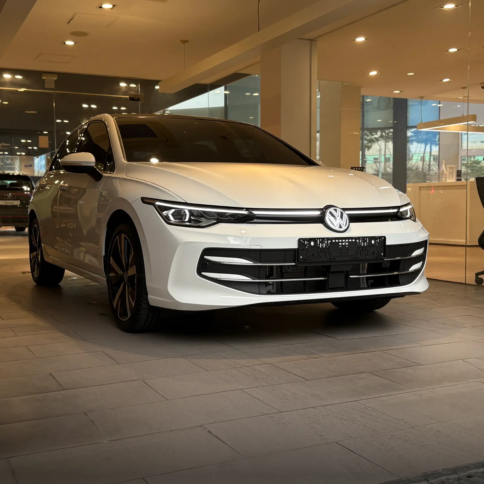 폭스바겐 골프 퓨어 화이트 TDI 프레스티지 2025년식 실물 사진 18장