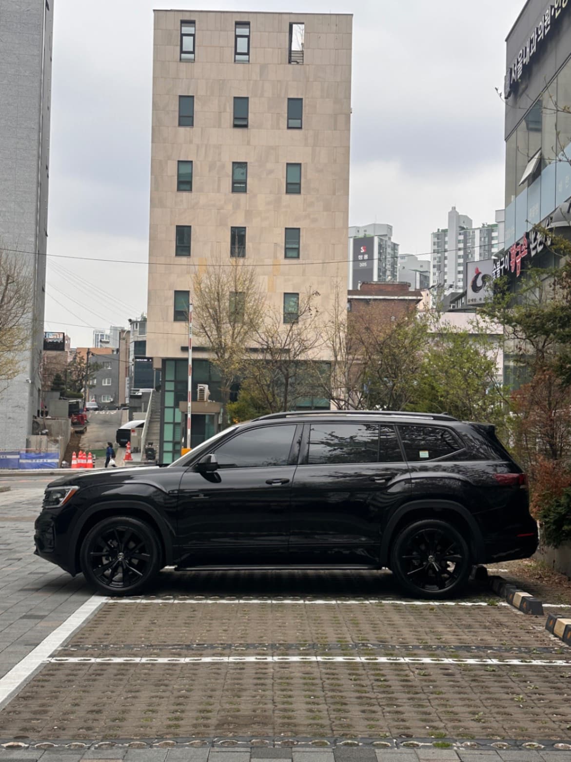 아틀라스 딥 블랙 펄 R-Line 26년식 실물 사진