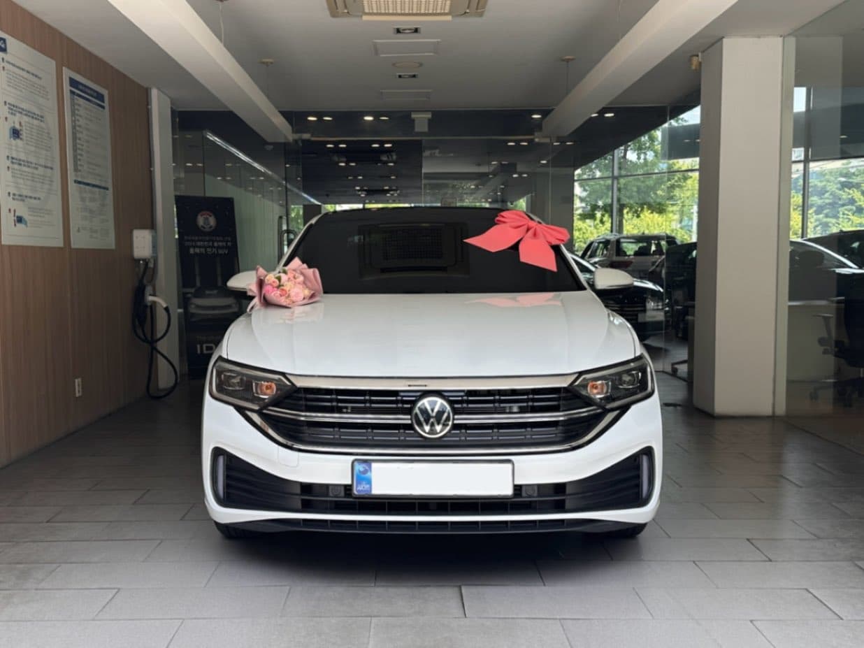 폭스바겐 제타 퓨어 화이트 프레스티지 2024년식 실물 사진 6장