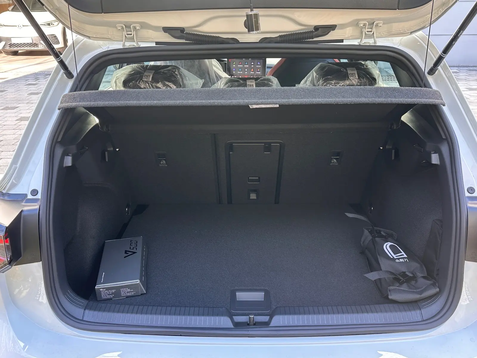 골프 퓨어 화이트 GTI 26년식 실물 사진