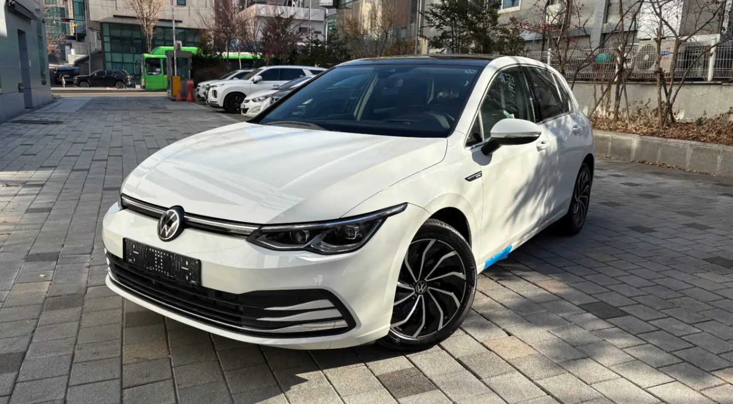 골프 퓨어 화이트 TDI 프레스티지 24년식 실물 사진