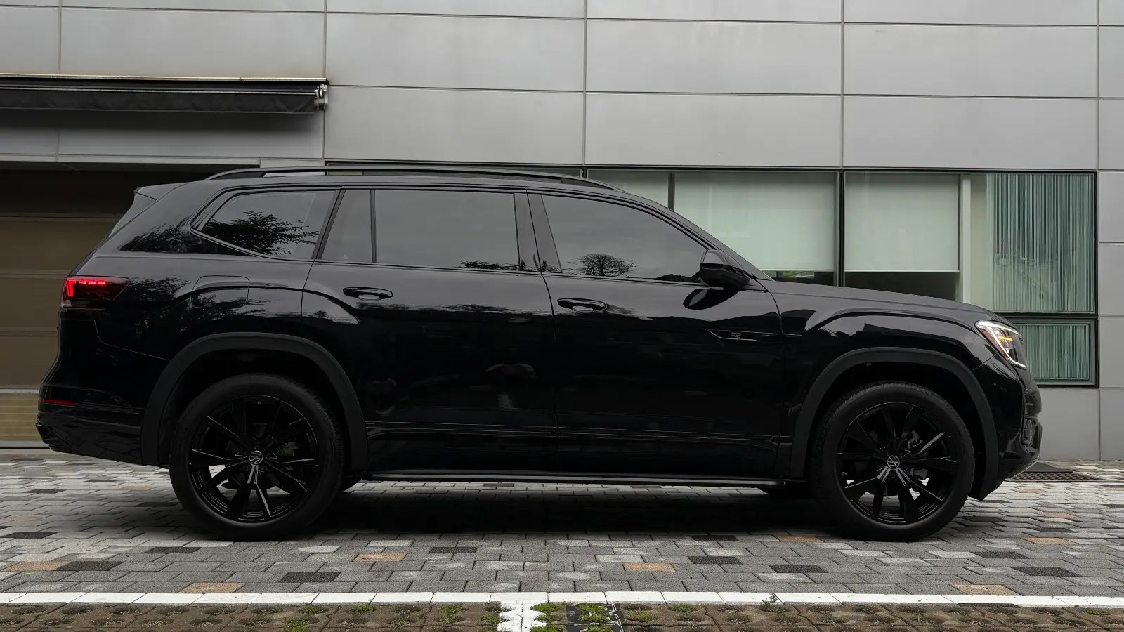 아틀라스 딥-블랙-펄 r-line 25년식 실물 사진