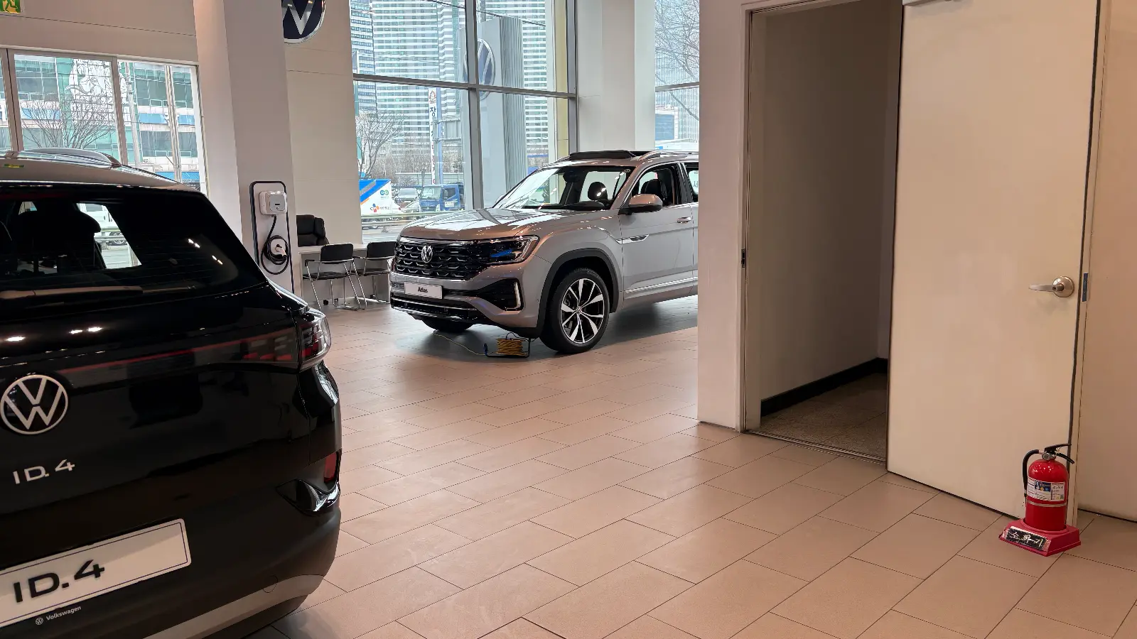 아틀라스 미스트 실버 R-Line 26년식 실물 사진