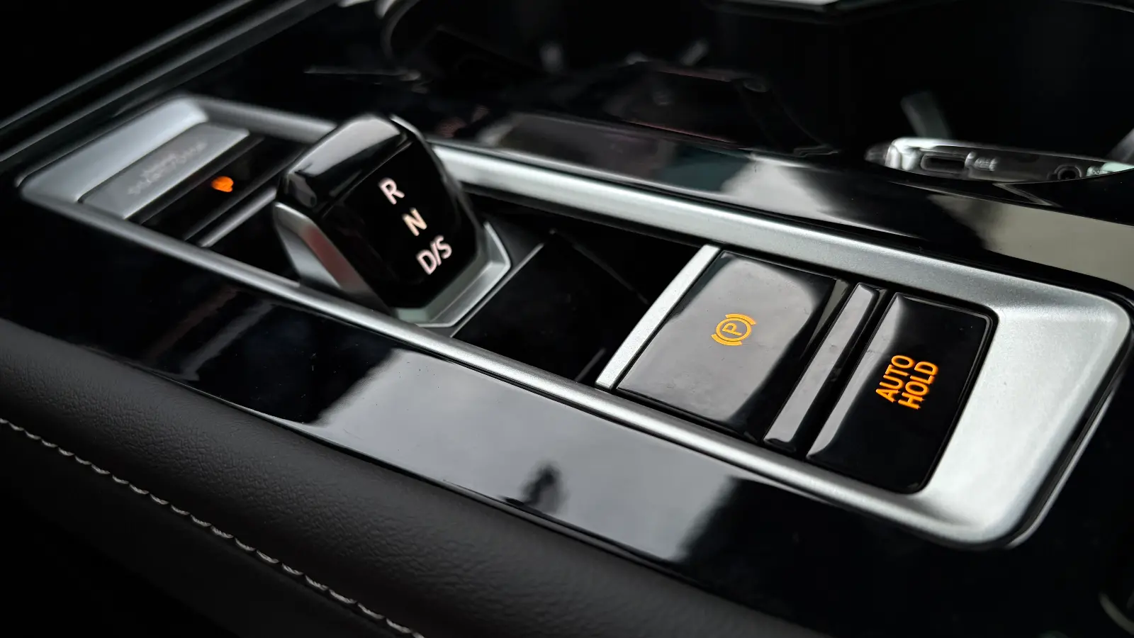 아틀라스 블랙-인테리어 r-line 25년식 실물 사진