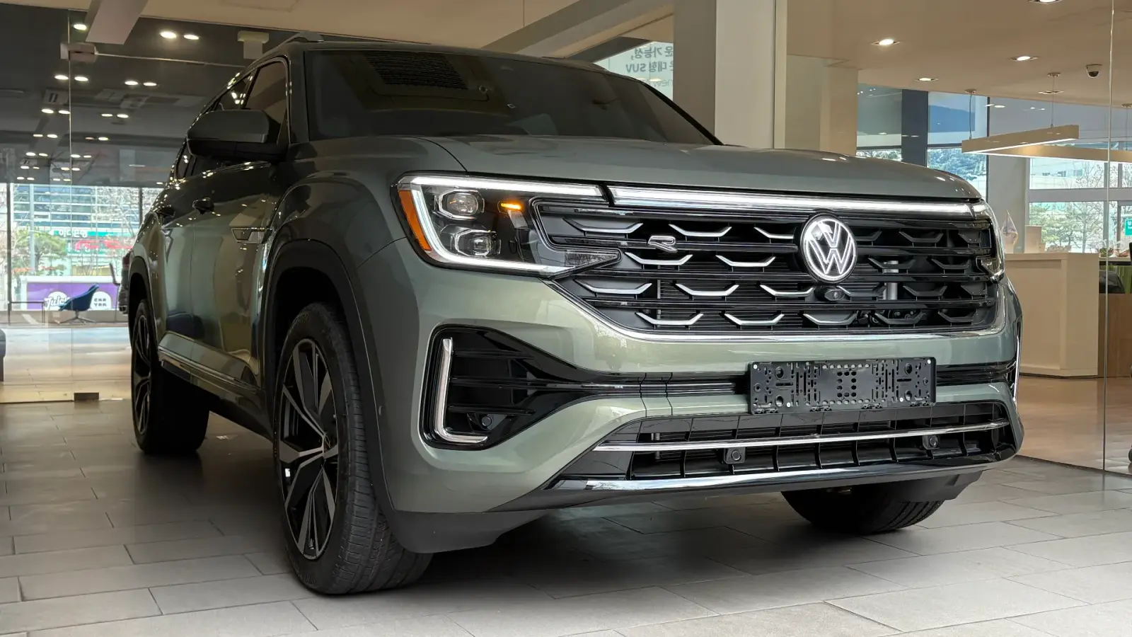 아틀라스 아보카도 그린 R-Line 25년식 실물 사진