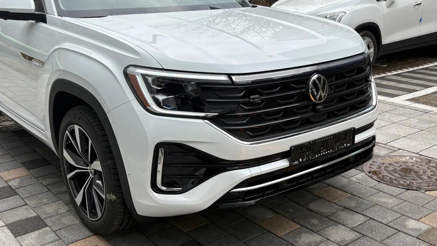 아틀라스 오릭스 화이트 R-Line 26년식 실물 사진