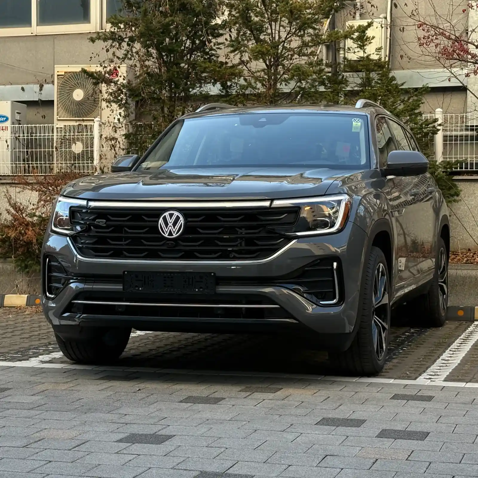 아틀라스 퓨어 그레이 R-Line 25년식 실물 사진