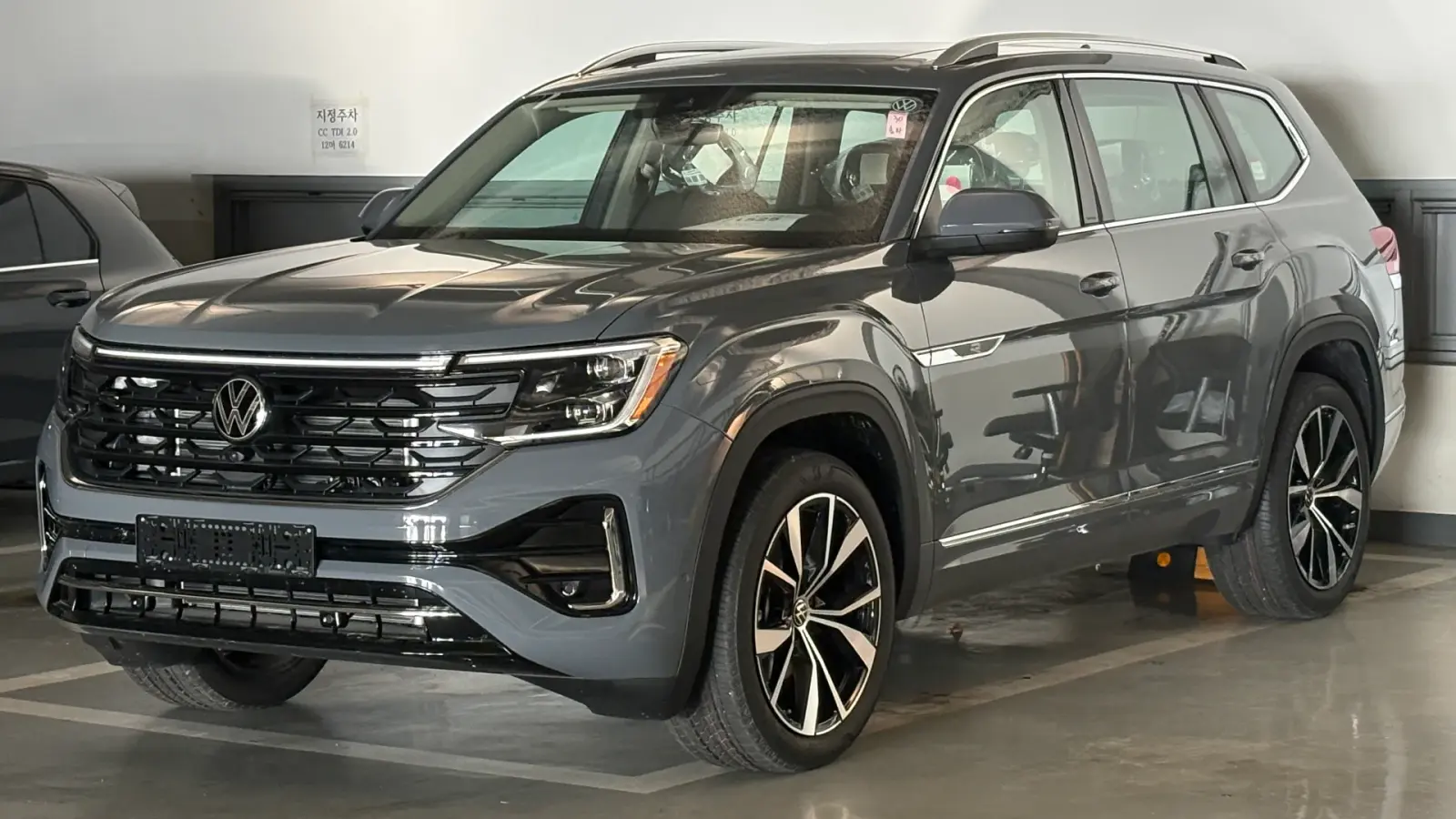 아틀라스 퓨어 그레이 R-Line 25년식 실물 사진