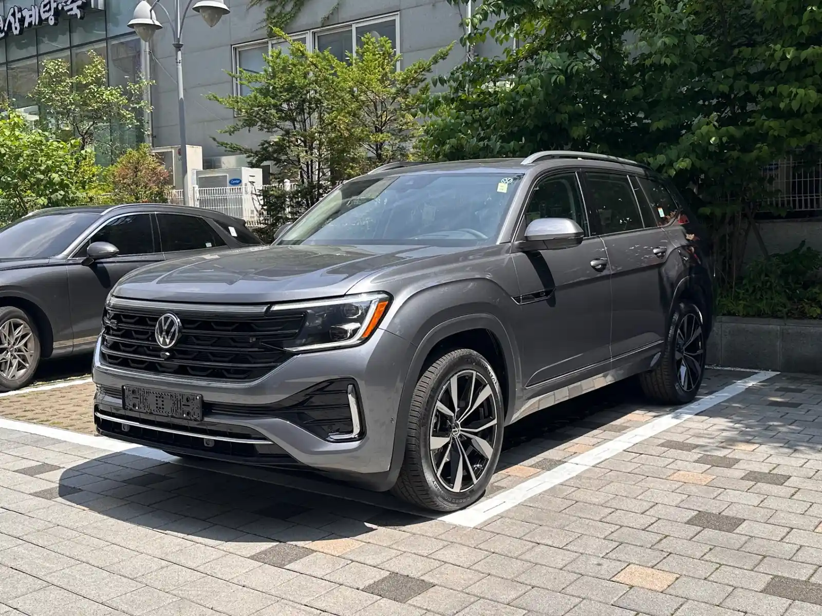 아틀라스 플래티넘 그레이 R-Line 25년식 실물 사진