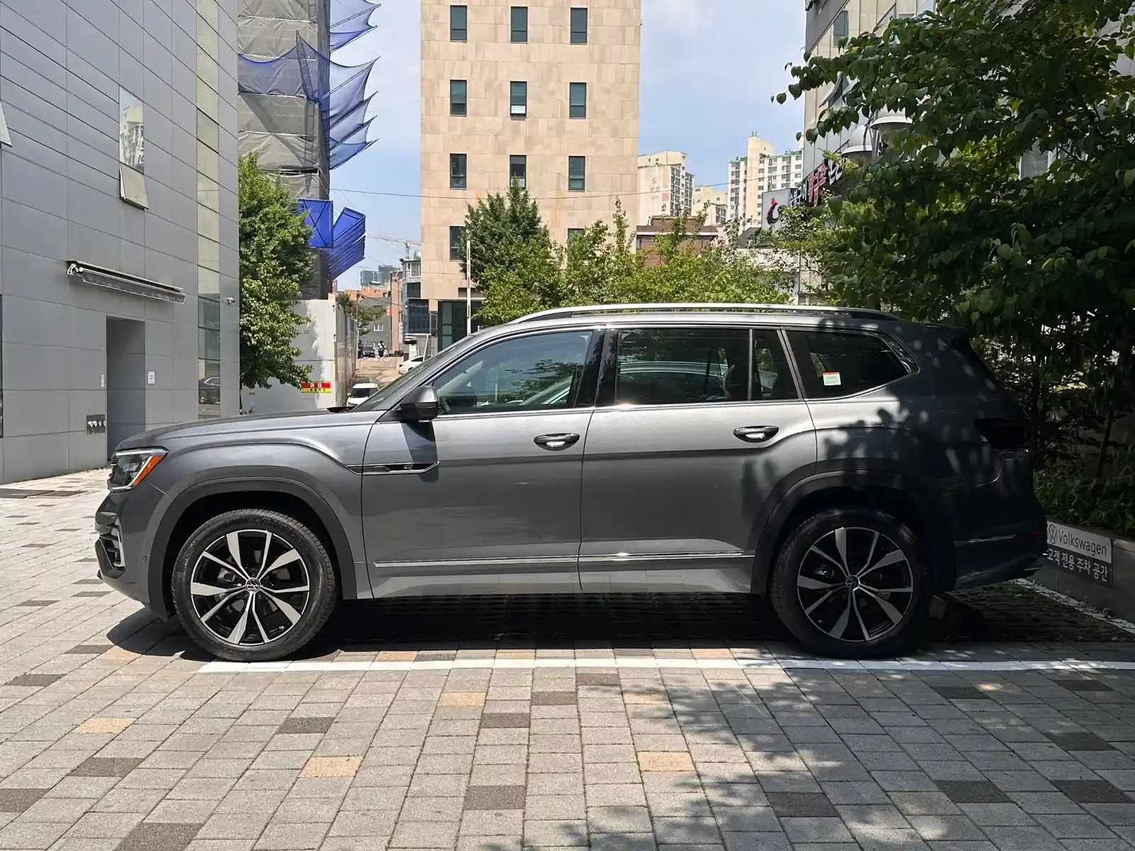 아틀라스 플래티넘 그레이 25년식 실물 사진