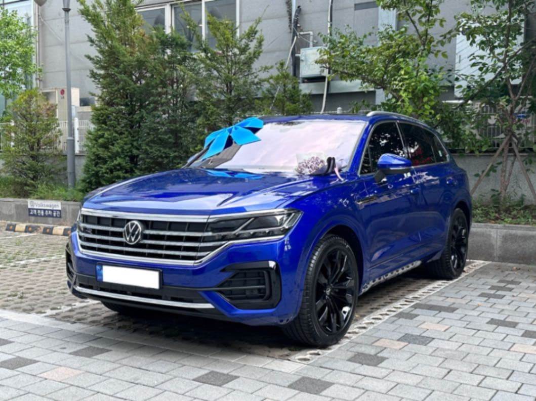 투아렉 라피즈 블루 R-Line 23년식 실물 사진