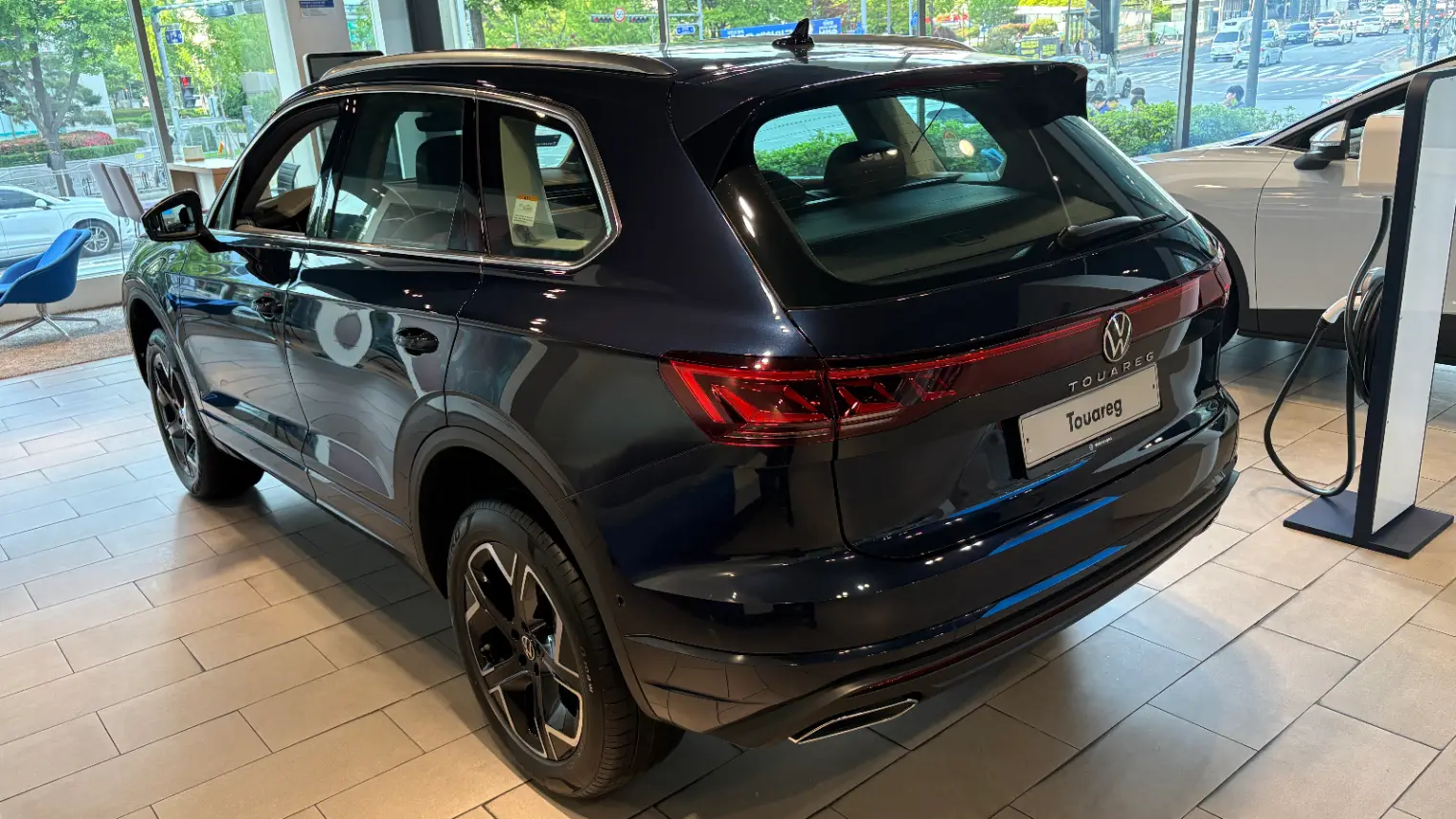 투아렉 멜로우 블루 프레스티지 25년식 실물 사진