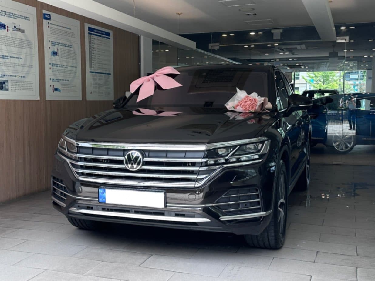 투아렉 타마린드 브라운 프레스티지 23년식 실물 사진