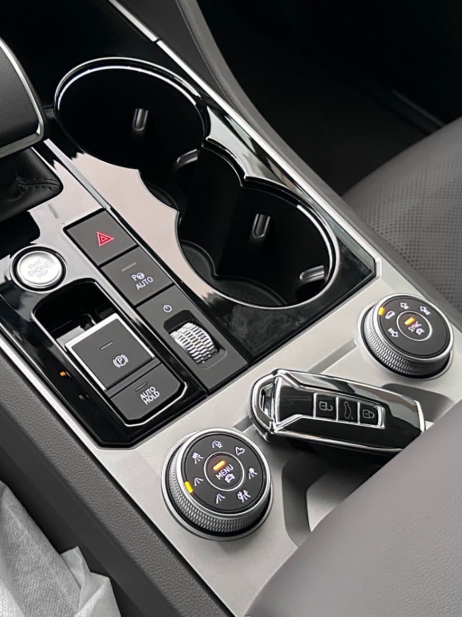 투아렉 타마린드 브라운 프레스티지 23년식 실물 사진