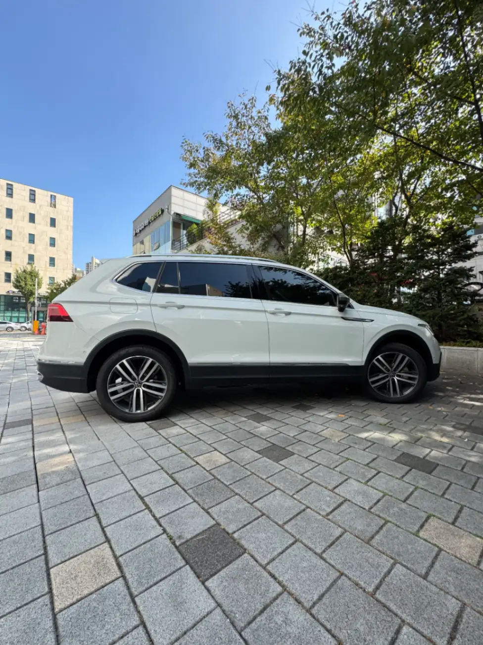 티구안 퓨어 화이트 올스페이스 24년식 실물 사진