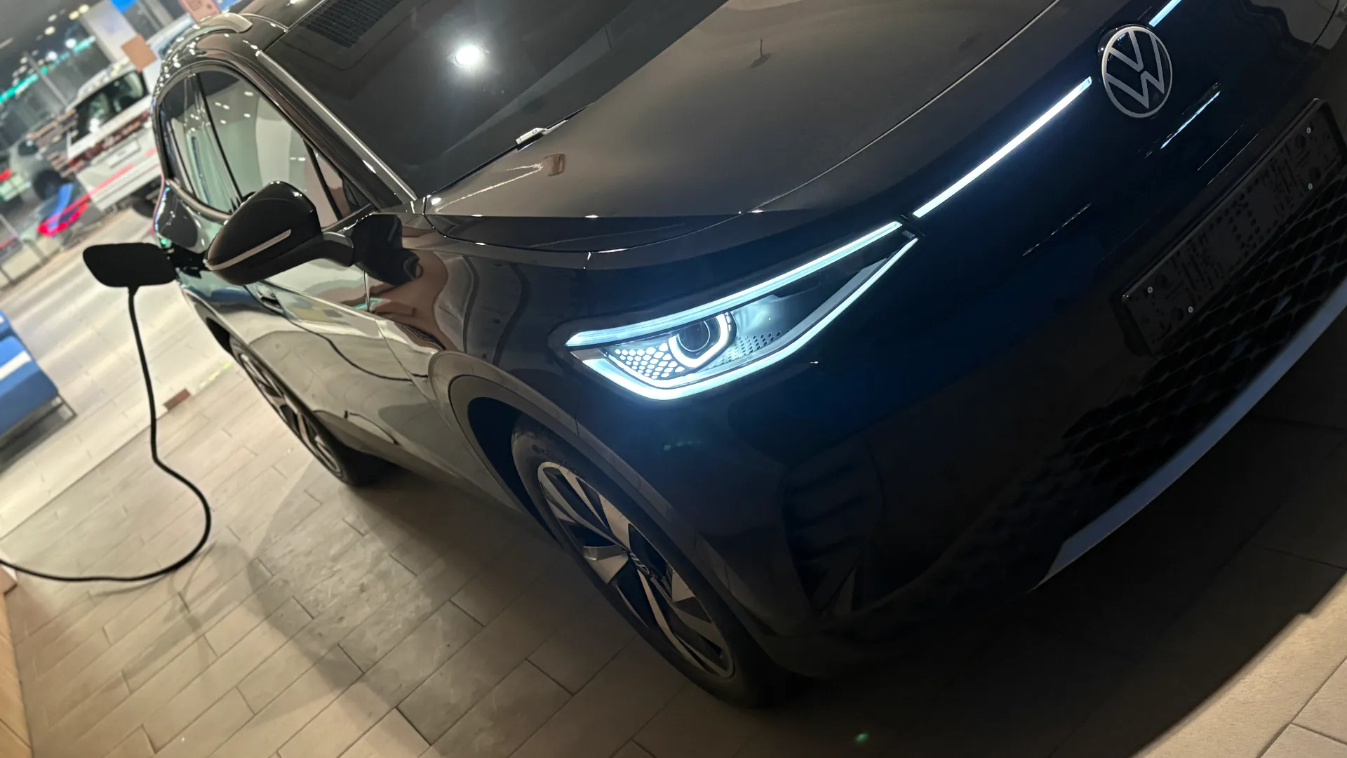 ID.4 그레나딜라 블랙 Pro 26년식 실물 사진