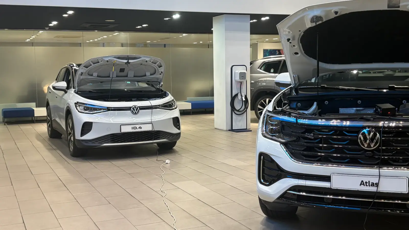 id.4 글레시어-화이트 pro 25년식 실물 사진