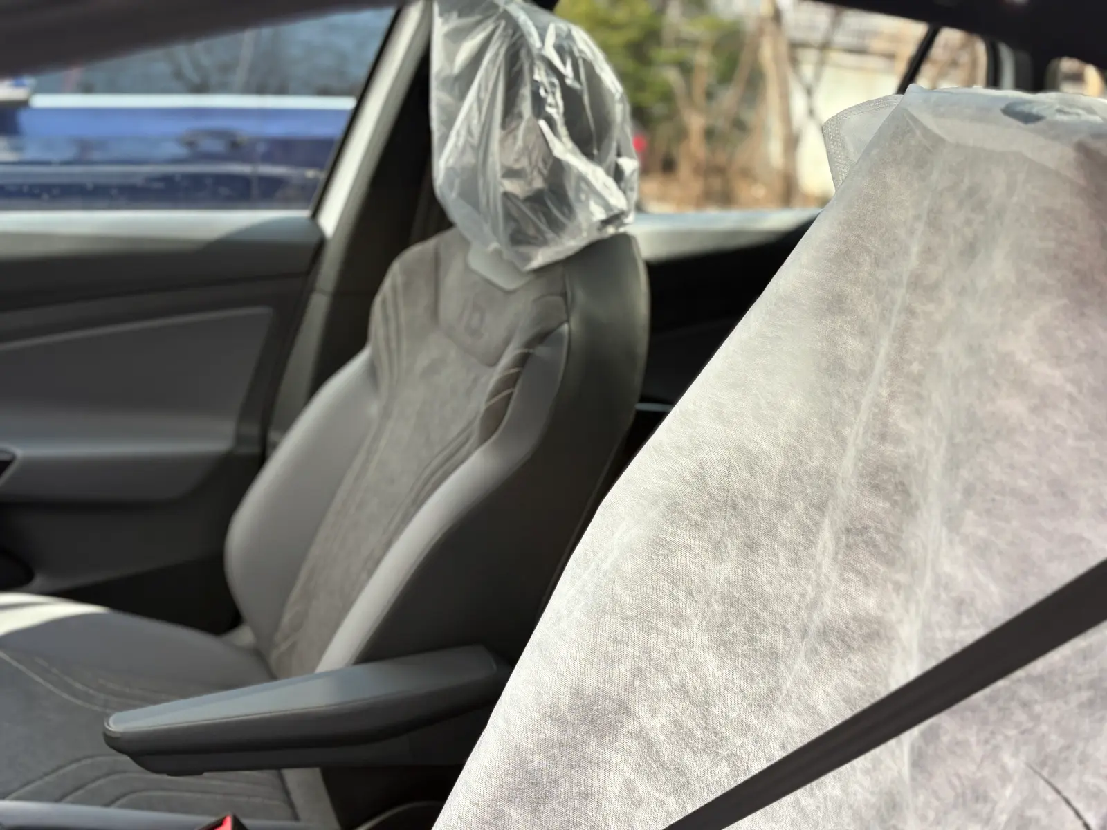 ID.4 글레시어 화이트 Pro 25년식 실물 사진