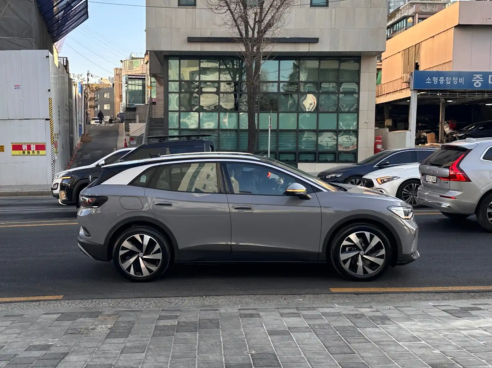 ID.4 문스톤 그레이 25년식 실물 사진