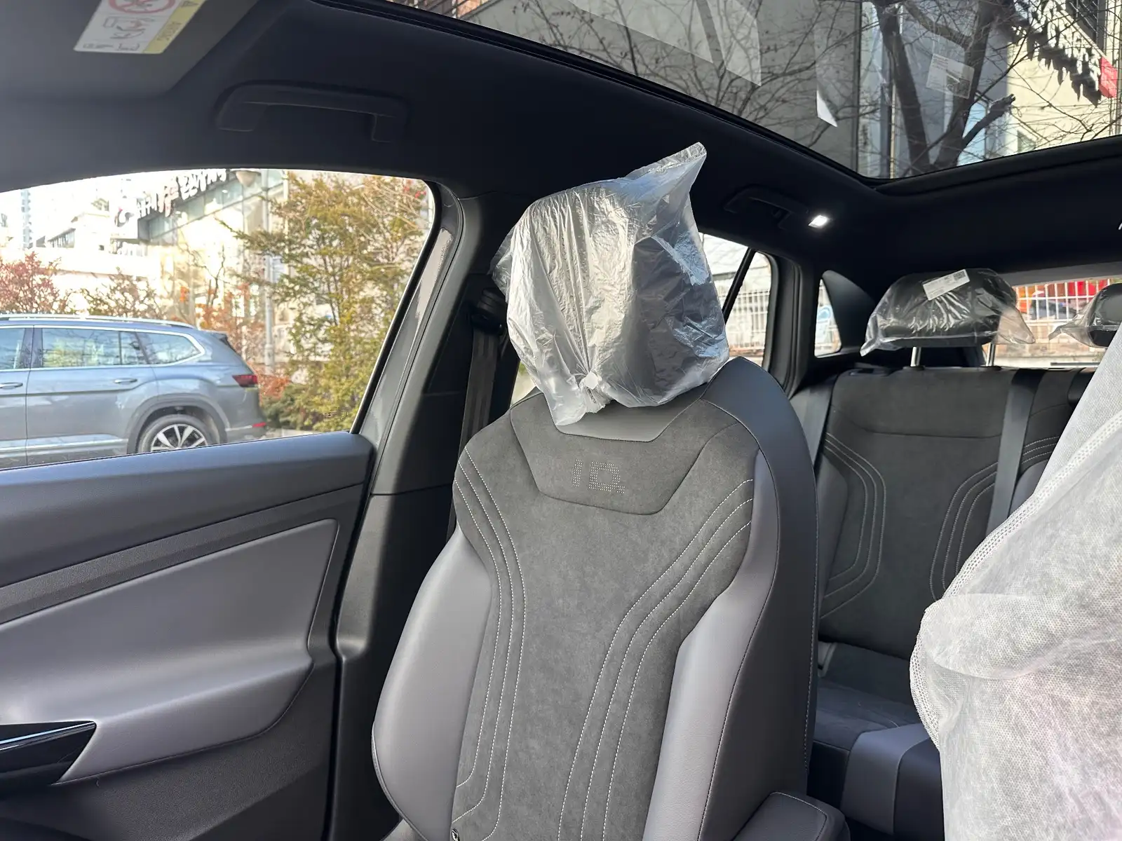 ID.4 문스톤 그레이 25년식 실물 사진