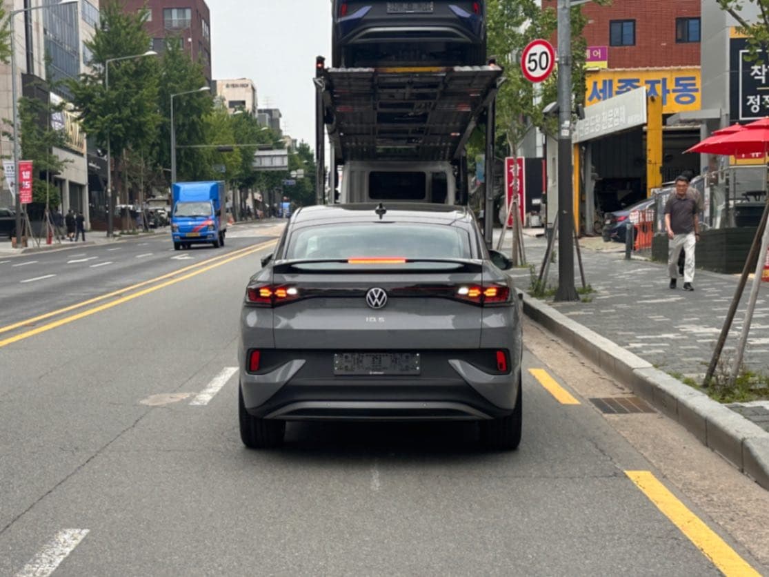 ID.5 문스톤 그레이 25년식 실물 사진