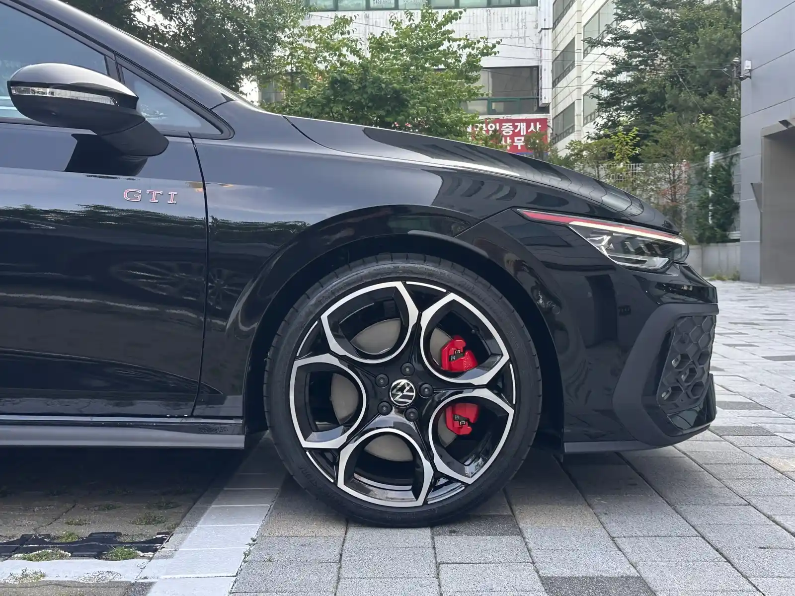 폭스바겐 폭스바겐 그레나딜라 블랙 2026년식 실물 사진 6/7