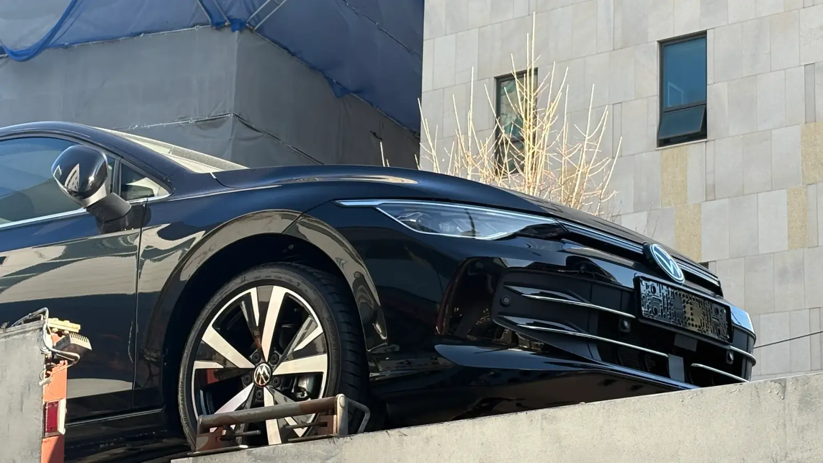 폭스바겐 골프 그레나딜라 블랙 TDI 프레스티지 2026년식 실물 사진 3/15