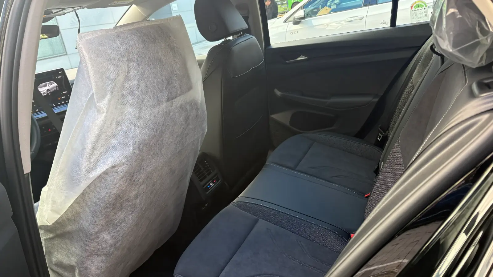 폭스바겐 골프 그레나딜라 블랙 TDI 프레스티지 2026년식 실물 사진 9/15