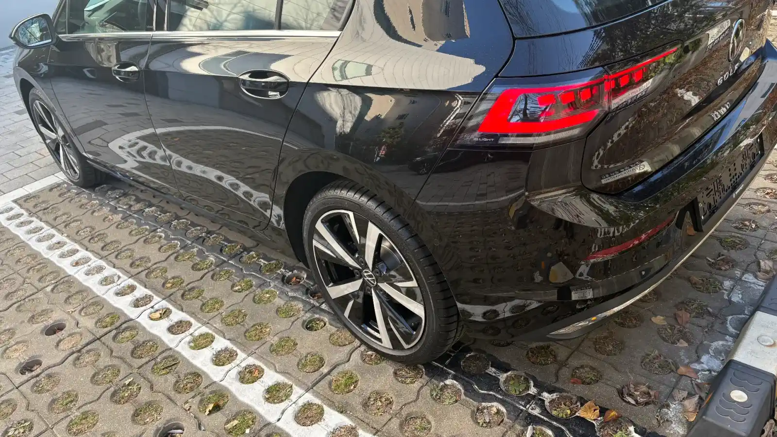 폭스바겐 골프 그레나딜라 블랙 TDI 프레스티지 2026년식 실물 사진 13/15