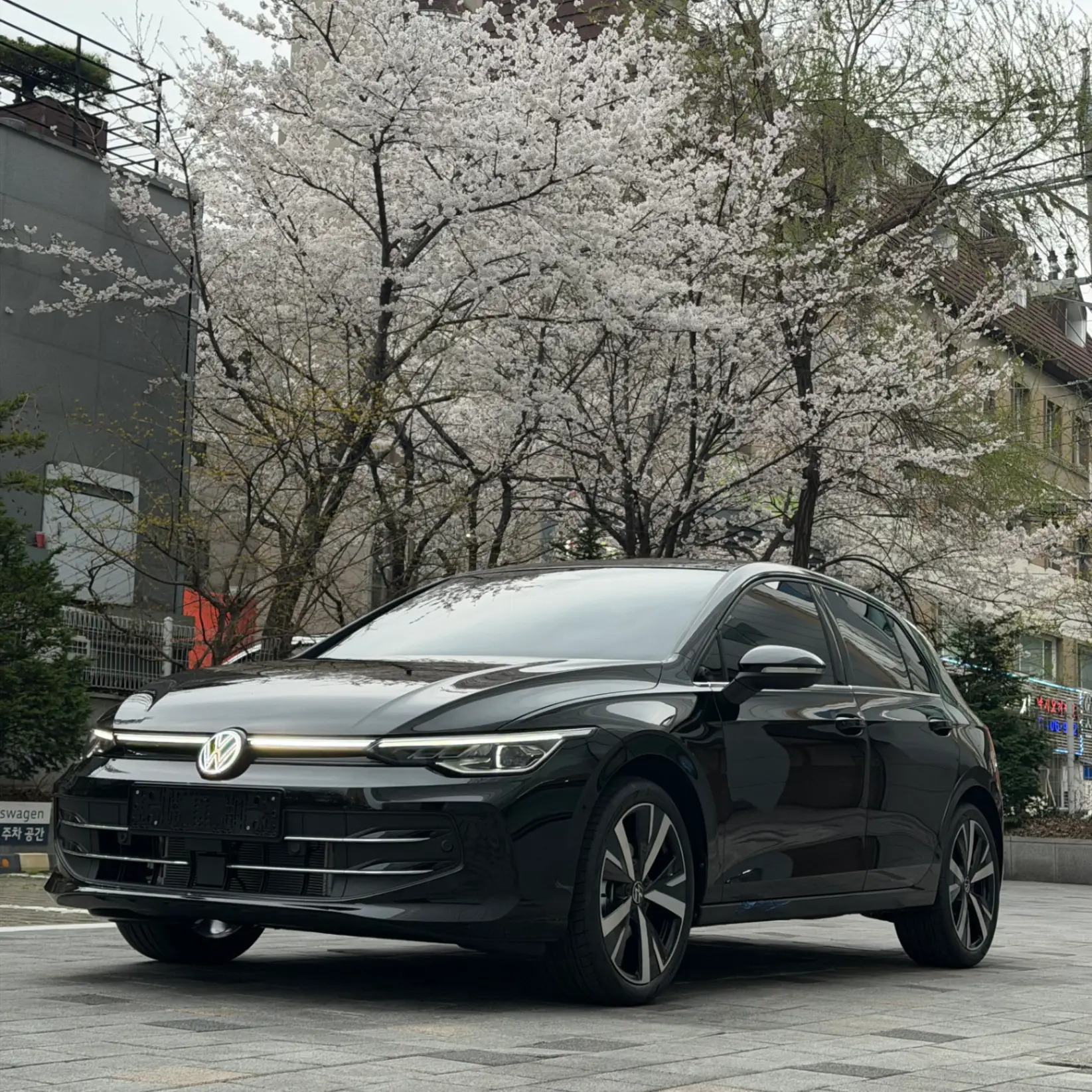 폭스바겐 골프 그레나딜라 블랙 TDI 프레스티지 2026년식 실물 사진 2/26 - 26년 03월 30일 출고한 검정 골프 TDI 출고 사진입니