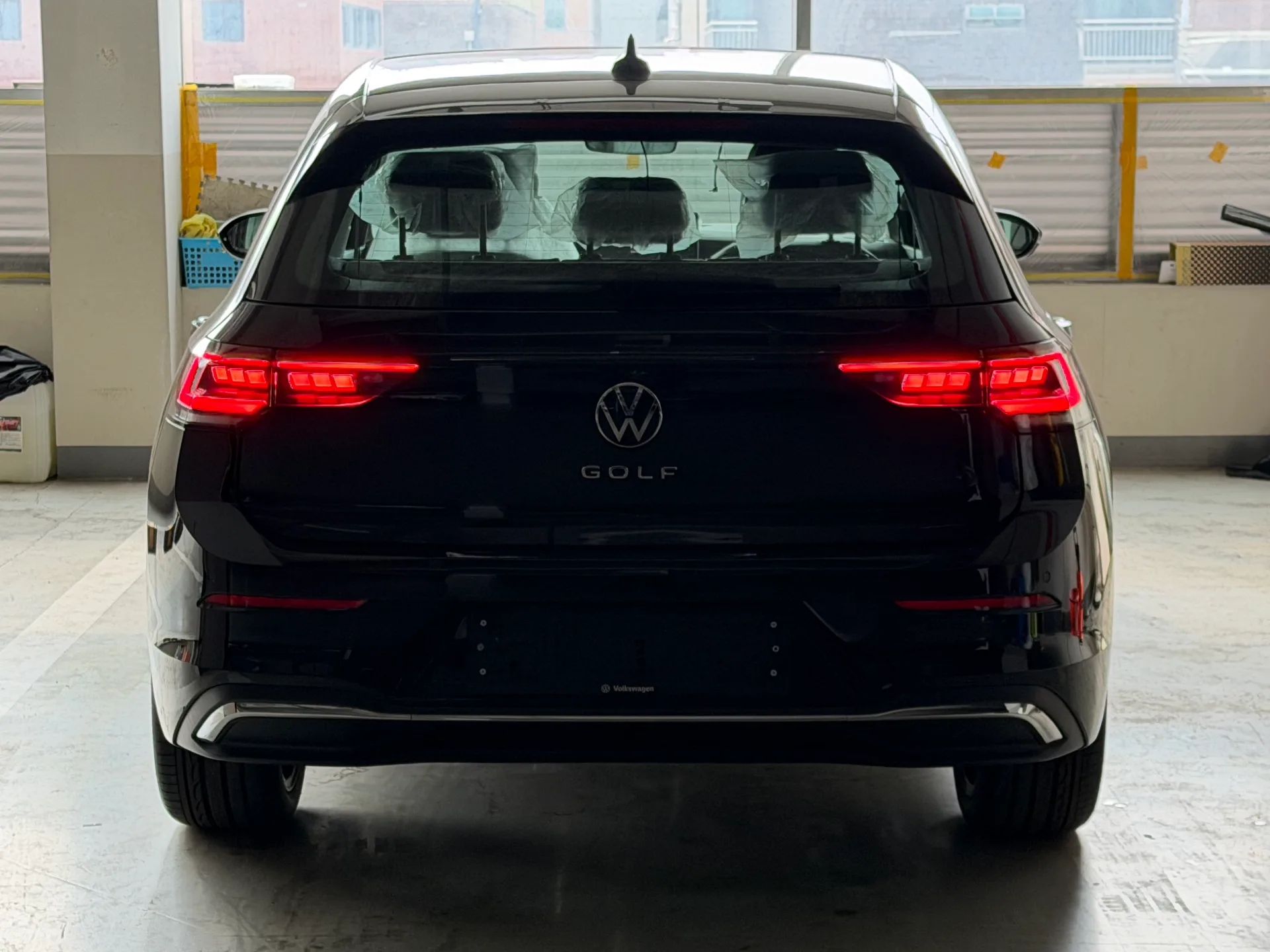폭스바겐 골프 그레나딜라 블랙 TDI 프레스티지 2026년식 실물 사진 6/26 - 26년 03월 30일 출고한 검정 골프 TDI 출고 사진입니