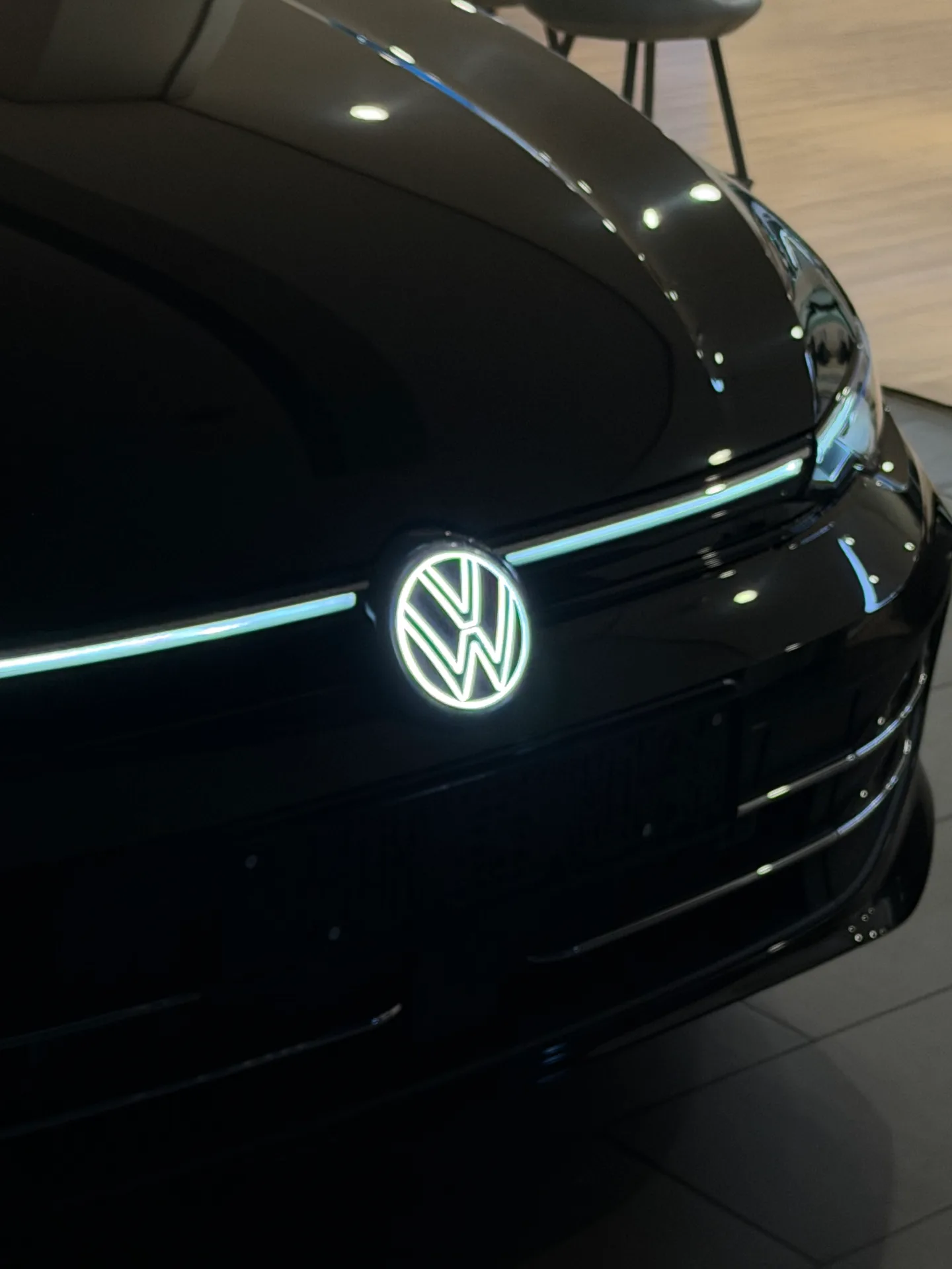 폭스바겐 골프 그레나딜라 블랙 TDI 프레스티지 2026년식 실물 사진 22/26 - 26년 03월 30일 출고한 검정 골프 TDI 출고 사진입니