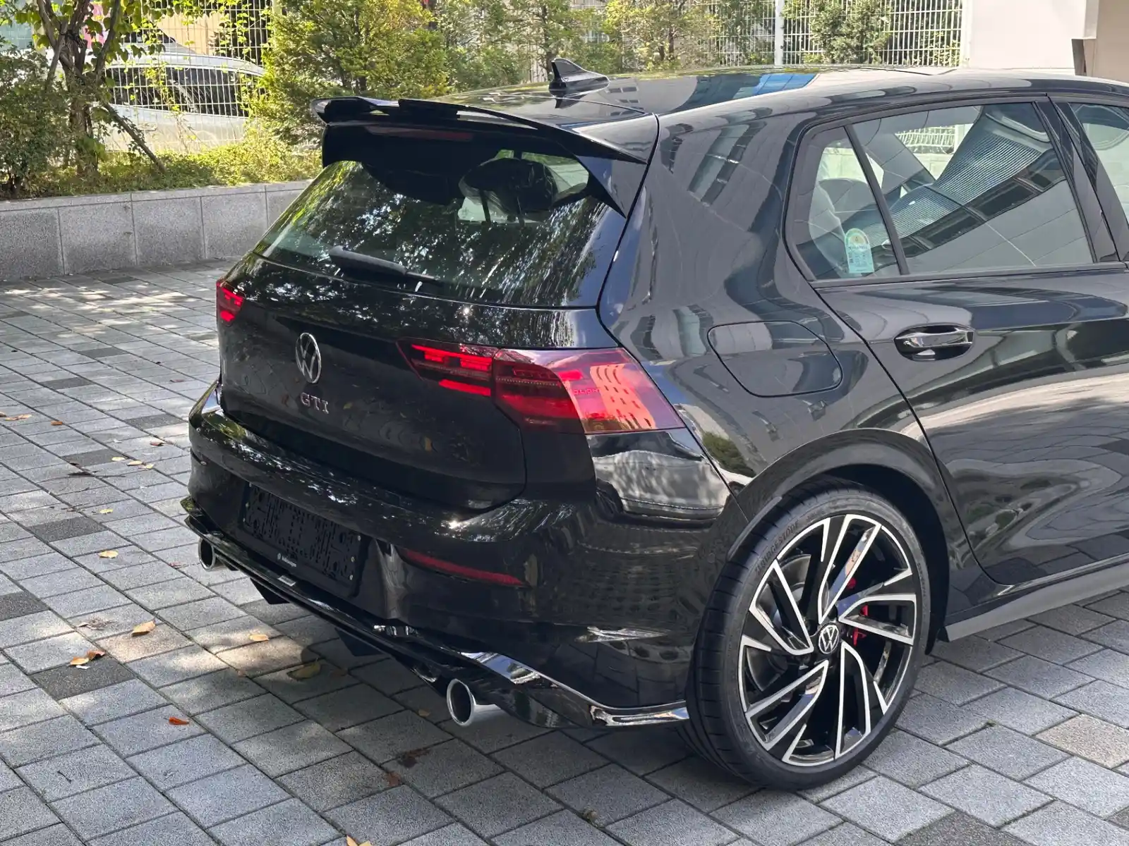 폭스바겐 골프 딥 블랙 펄 GTI 2024년식 실물 사진 6/19 - 전국 100대 한정으로 출시되었던 GTI 리미티드 에디션 출고 사진입니다