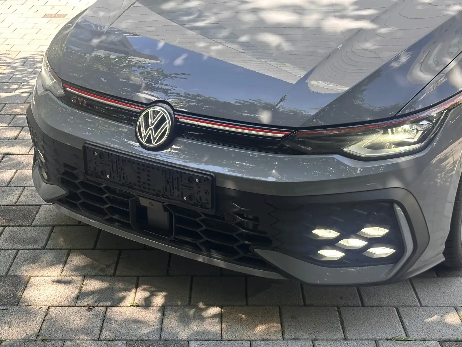 폭스바겐 폭스바겐 문스톤 그레이 2025년식 실물 사진 1/5