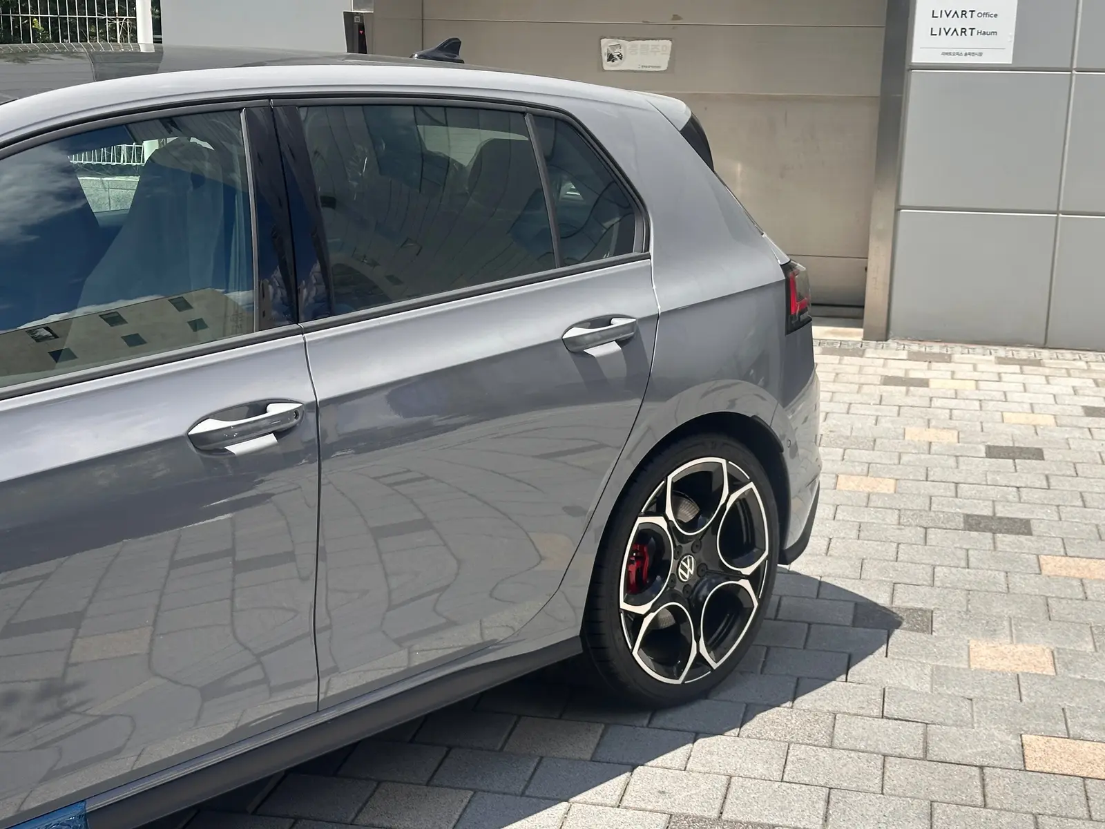 폭스바겐 폭스바겐 문스톤 그레이 2025년식 실물 사진 3/5