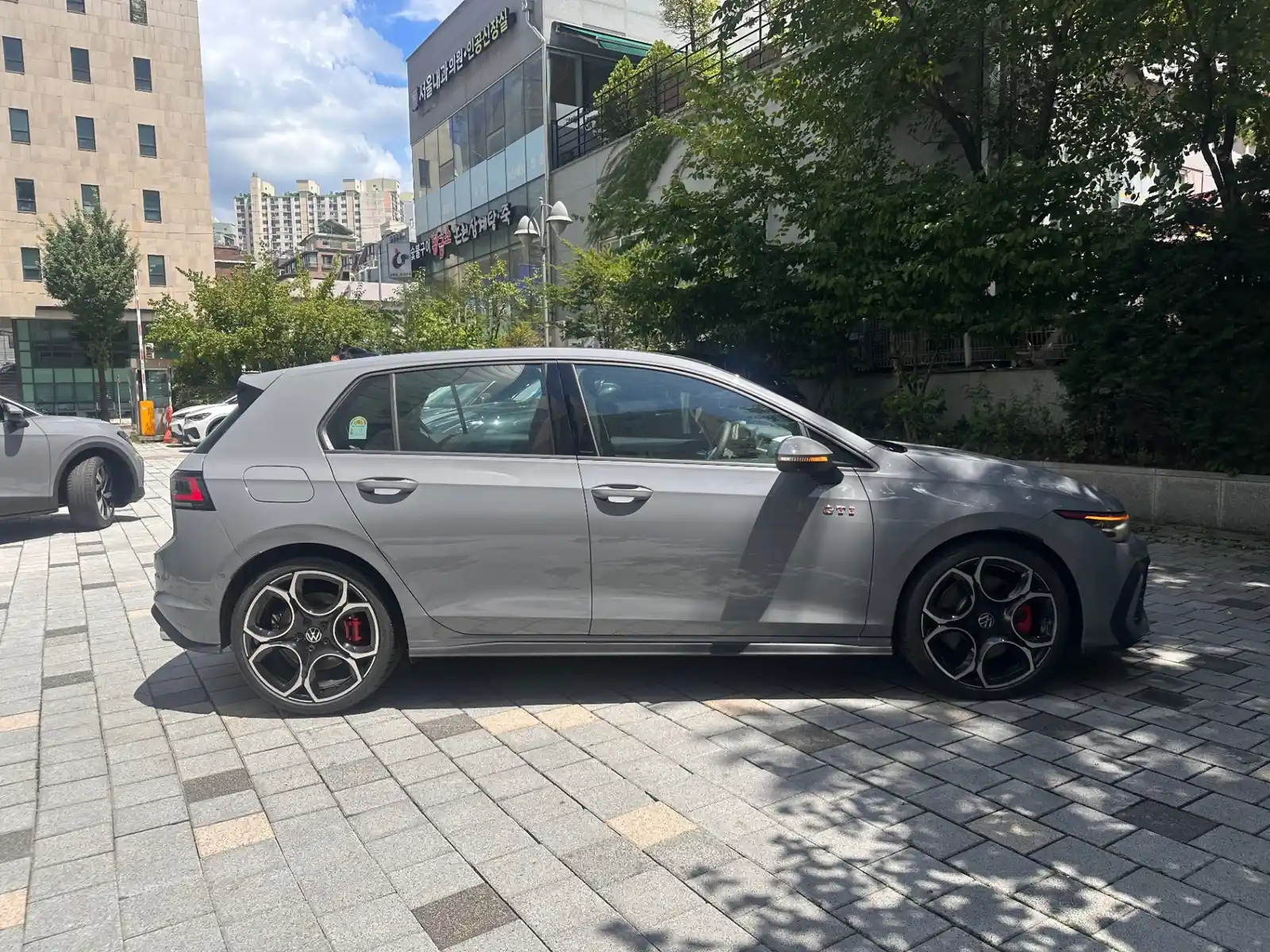 폭스바겐 폭스바겐 문스톤 그레이 2025년식 실물 사진 4/5