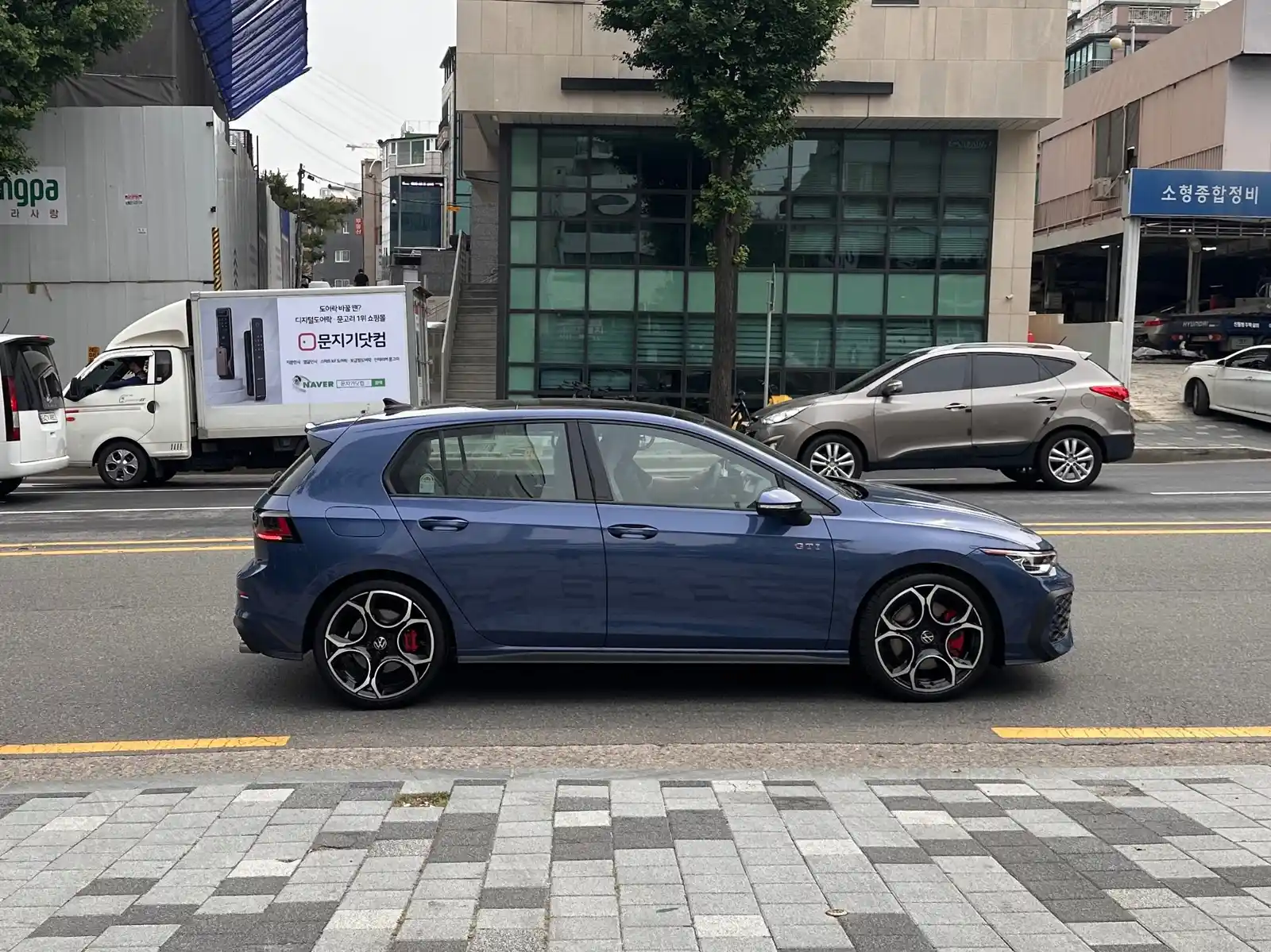 폭스바겐 폭스바겐 아네모네 블루 2026년식 실물 사진 5/8