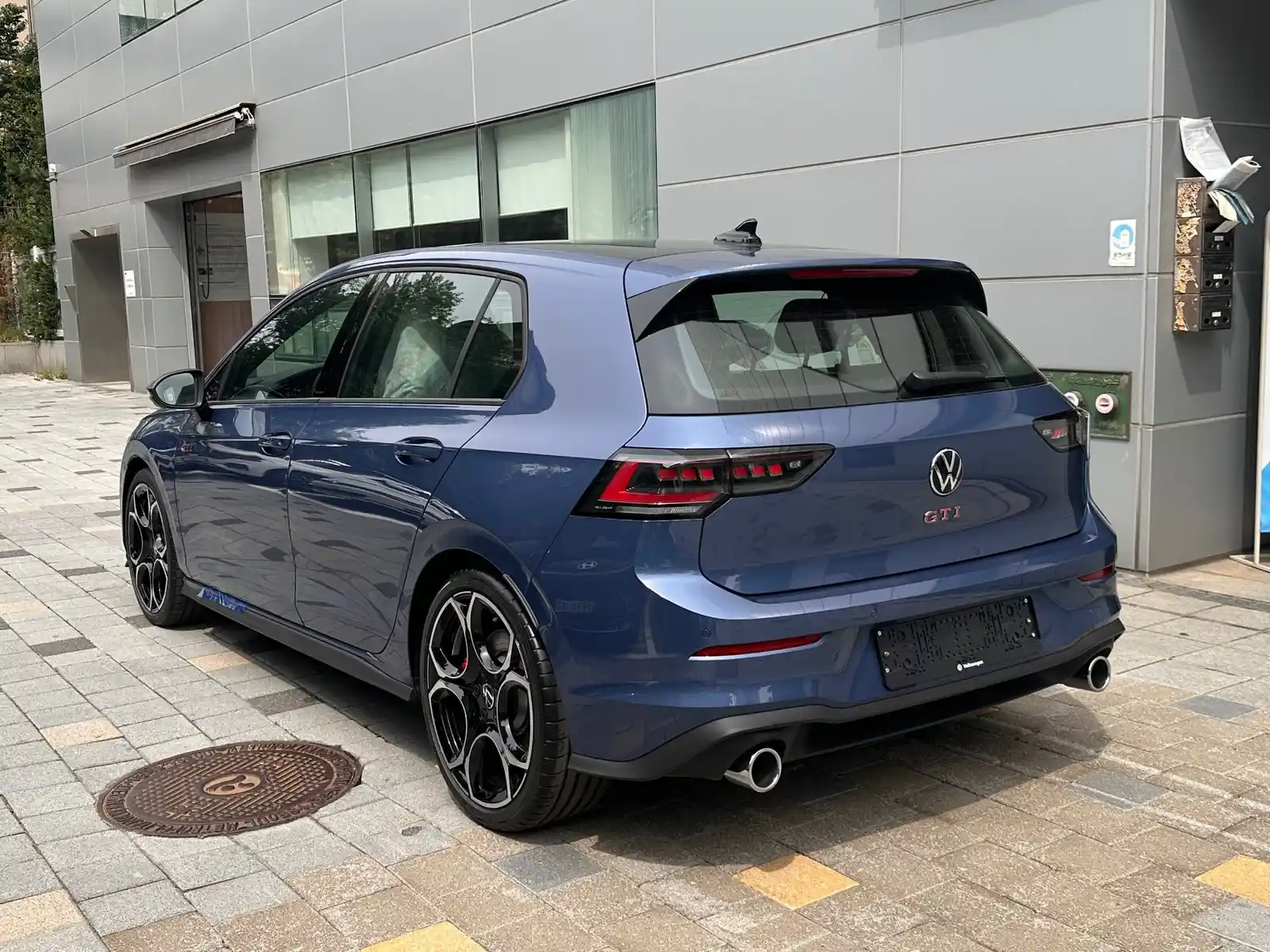 폭스바겐 폭스바겐 아네모네 블루 2026년식 실물 사진 7/8