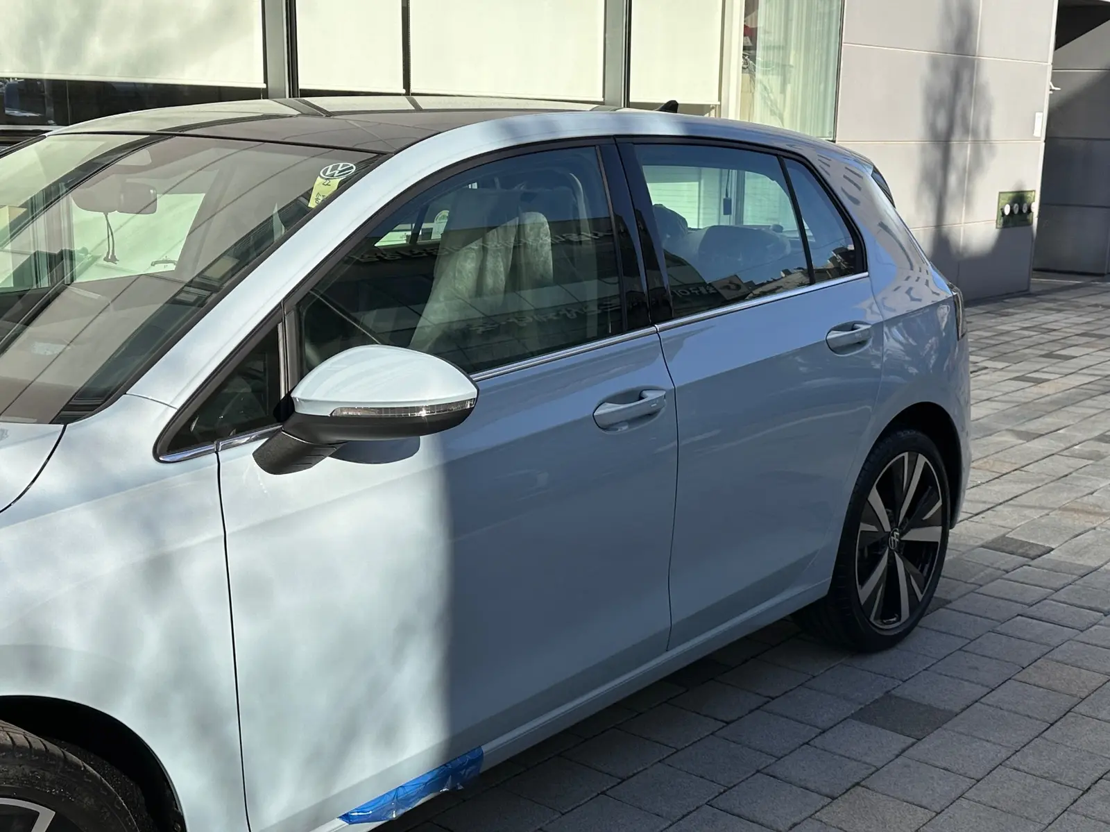 폭스바겐 골프 아이스 블루 TDI 프레스티지 2026년식 실물 사진 4/11