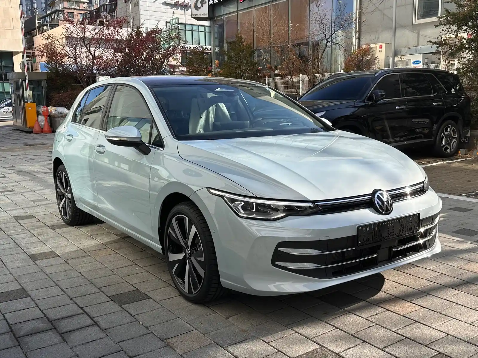 폭스바겐 골프 아이스 블루 TDI 프레스티지 2026년식 실물 사진 8/11