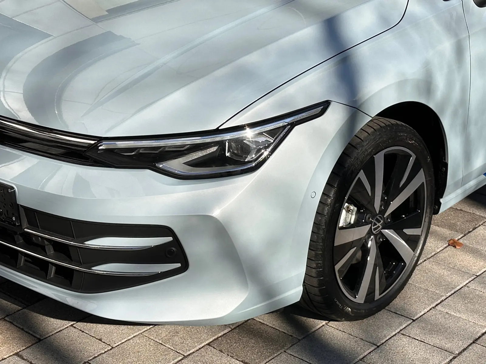 폭스바겐 골프 아이스 블루 TDI 프레스티지 2026년식 실물 사진 9/11