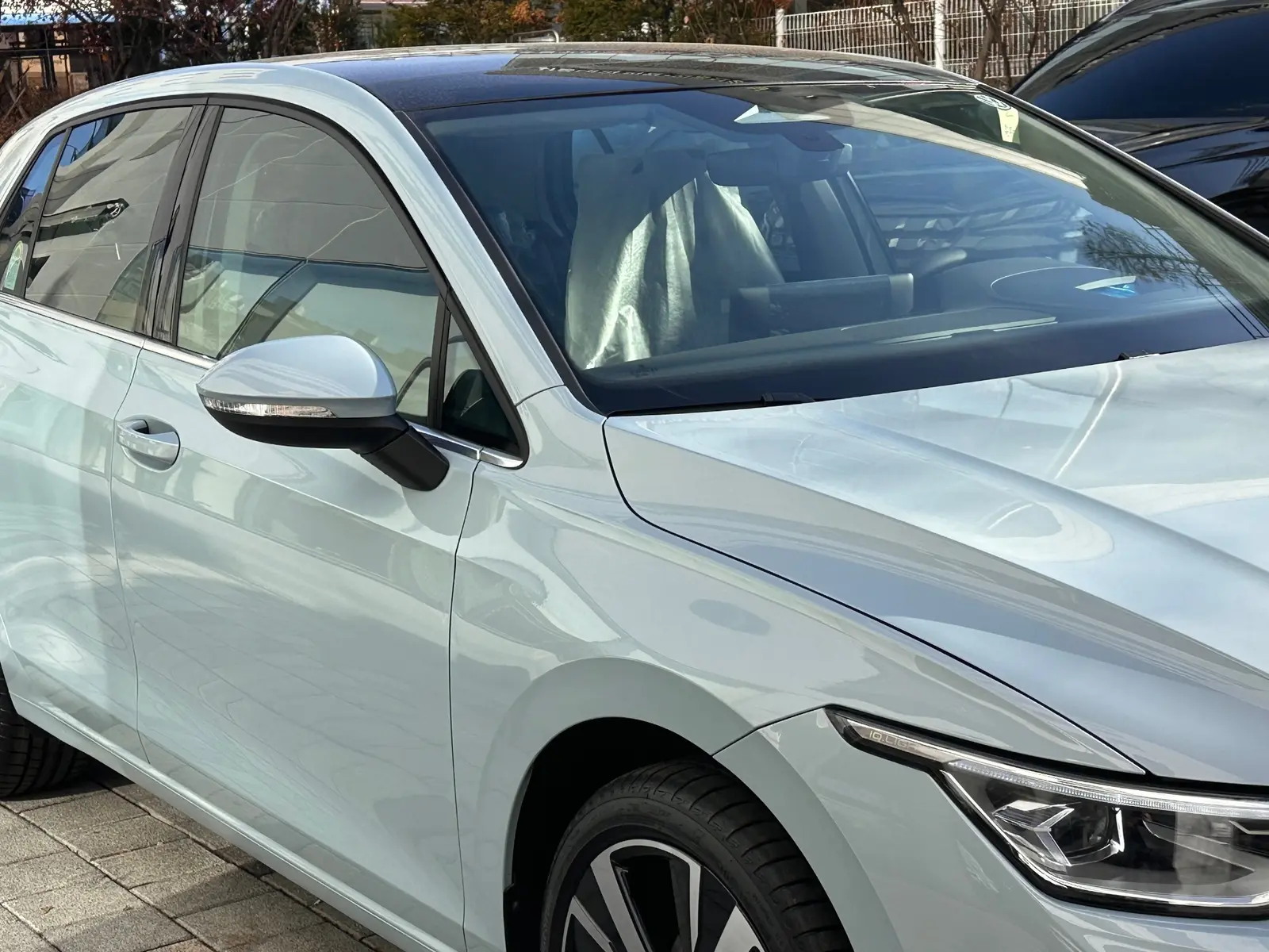 폭스바겐 골프 아이스 블루 TDI 프레스티지 2026년식 실물 사진 10/11