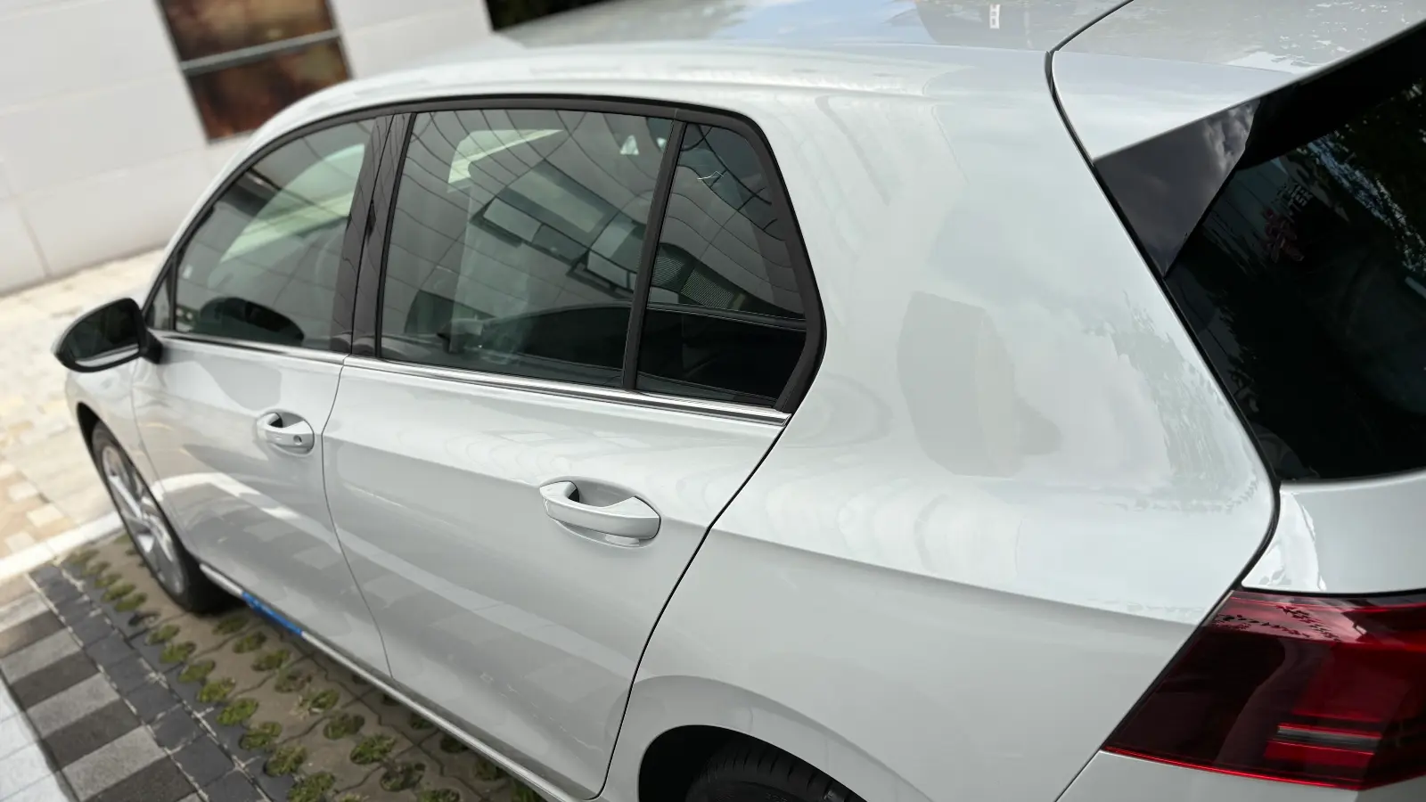 폭스바겐 폭스바겐 오릭스 화이트 TDI 프리미엄 2025년식 실물 사진 5/20 - 골프 2.0 TDI 프리미엄 트림 오릭스 화이트 색상 한정재고 출고사진입니다.