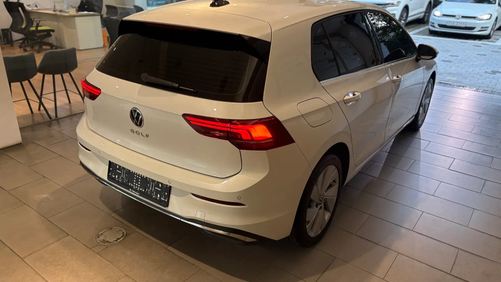 폭스바겐 폭스바겐 오릭스 화이트 TDI 프리미엄 2025년식 실물 사진 19/20 - 골프 2.0 TDI 프리미엄 트림 오릭스 화이트 색상 한정재고 출고사진입니다.